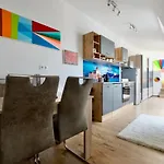 Premium By Hi5 - Penthouse + Rooftop شقة بودابست