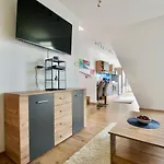 Premium By Hi5 - Penthouse + Rooftop شقة بودابست
